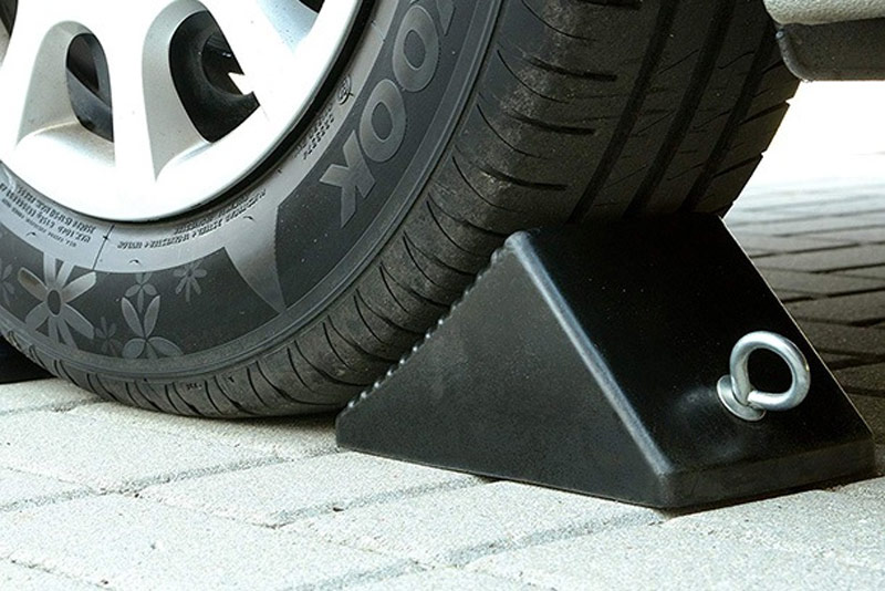 Zajištění vozidla proti pohybu přezouvání na zimní pneumatiky Filsonstore