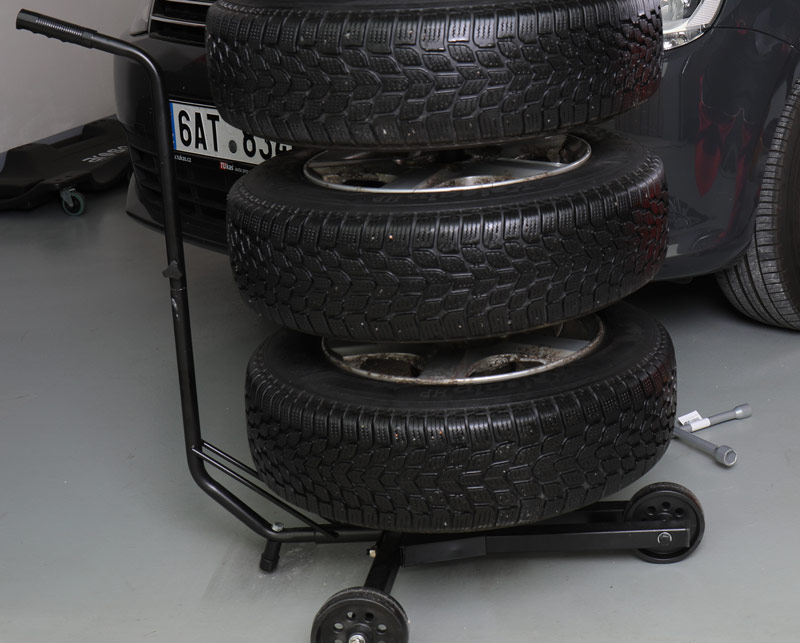 Uložení sady kol přezouvání na zimní pneumatiky Filsonstore