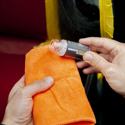 Sada na opravu kůže a vinylu Quixx Leather and Vinyl Repair Kit - Čištění povrchu