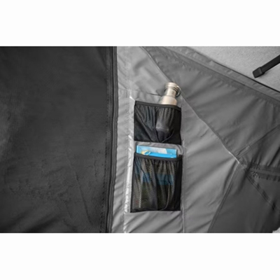 Praktické úložné kapsy uvnitř stanu | Střešní autostan Thule Widesky pro 2 osoby - s aluminiovou skořepinou / tmavě břidlicový Ashland šedý | Filsonstore Praktické úložné kapsy uvnitř stanu | Střešní autostan Thule Widesky pro 2 osoby - s aluminiovou skořepinou / tmavě břidlicový Ashland šedý | Filsonstore