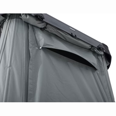 Síťované panely pro lepší proudění vzduchu | Střešní autostan Thule Widesky pro 2 osoby - s aluminiovou skořepinou / tmavě břidlicový Ashland šedý | Filsonstore Síťované panely pro lepší proudění vzduchu | Střešní autostan Thule Widesky pro 2 osoby - s aluminiovou skořepinou / tmavě břidlicový Ashland šedý | Filsonstore