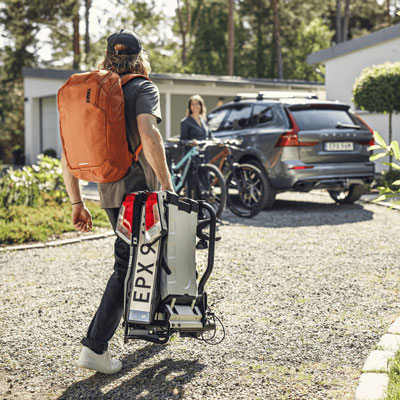 Nosič na tažné zařízení na 2 kola / elektrokola Thule EasyFold XT F 2B - sklopný skládací - Ergonomické přenášení