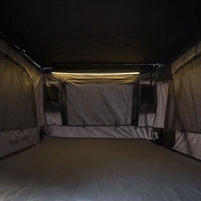 Velký vnitřní prostor | Střešní autostan Wild Land Sky Rover pro 2-3 osoby - elektrické zvedání / tmavě šedý | Filsonstore Velký vnitřní prostor | Střešní autostan Wild Land Sky Rover pro 2-3 osoby - elektrické zvedání / tmavě šedý | Filsonstore