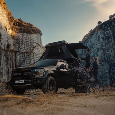 Vysoce odolné materiály | Střešní autostan Wild Land Sky Rover pro 2-3 osoby - elektrické zvedání / tmavě šedý | Filsonstore Vysoce odolné materiály | Střešní autostan Wild Land Sky Rover pro 2-3 osoby - elektrické zvedání / tmavě šedý | Filsonstore