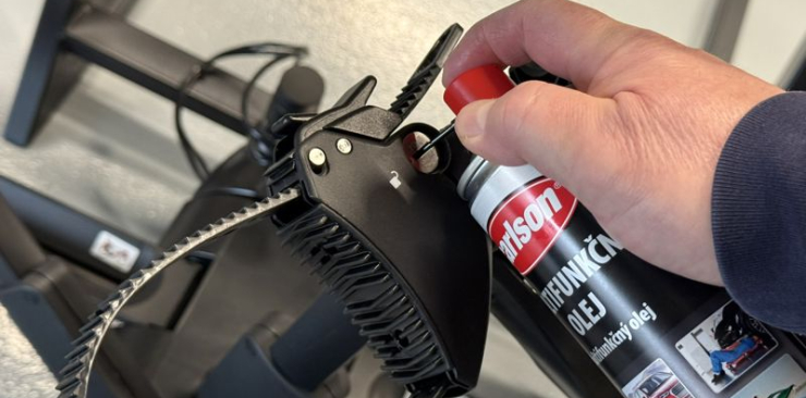 Carlson Multifunkční olej CX-70 s objemem 400 ml – česká alternativa WD-40 s ještě dokonalejším a výkonnějším složením.